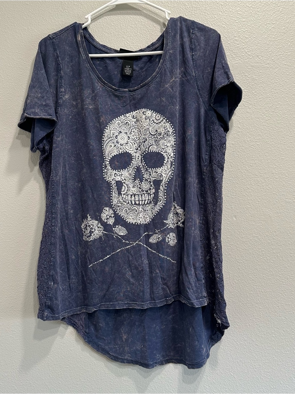 Lane Bryant size 14-16  Navy Skull Graphic Tee with lace on sides